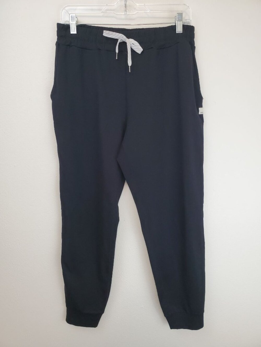 Vuori Performance Jogger in black, pull on with drawstring - Picture 12 of 12